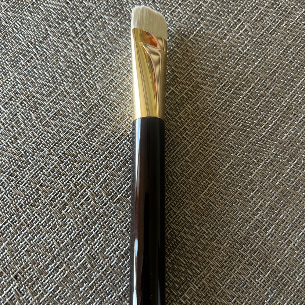 Tom Ford Shade & Illuminate Brush 04. Gold and Brown Makeup Brush